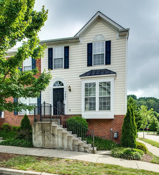 Three level townhouse in Lenox Village House for Rent in Nashville