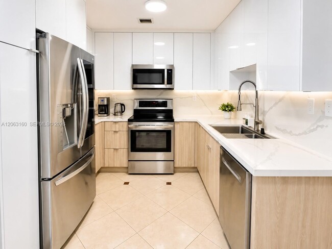 Building Photo - 5744 SW 54th Terrace