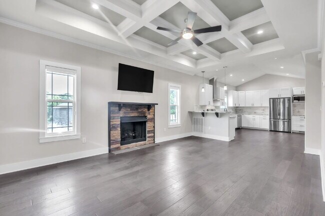 Building Photo - Stunning 3-Bedroom, 2-Bathroom Home Featuring Open-Concept Luxury Living $2150/mo rent