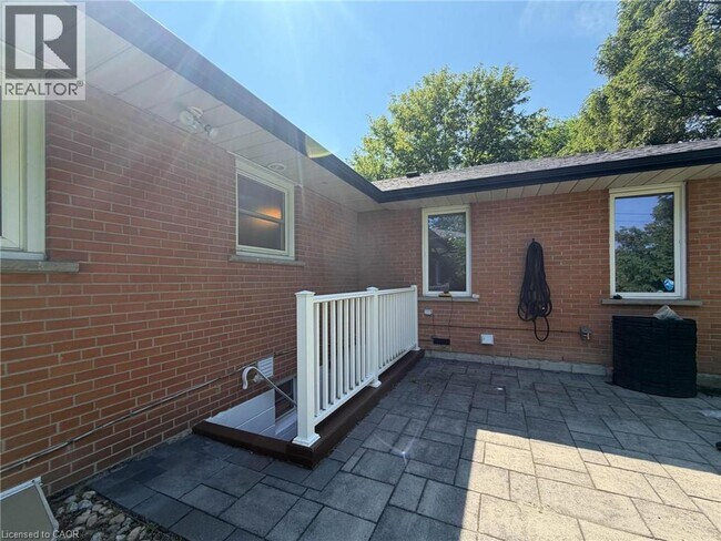 Photo du bâtiment - 2130 Greenhurst Ave