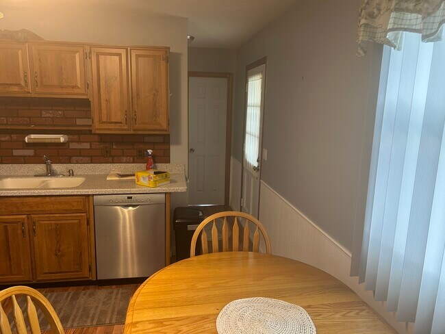 Foto del edificio - 6481 Ambrose Dr
