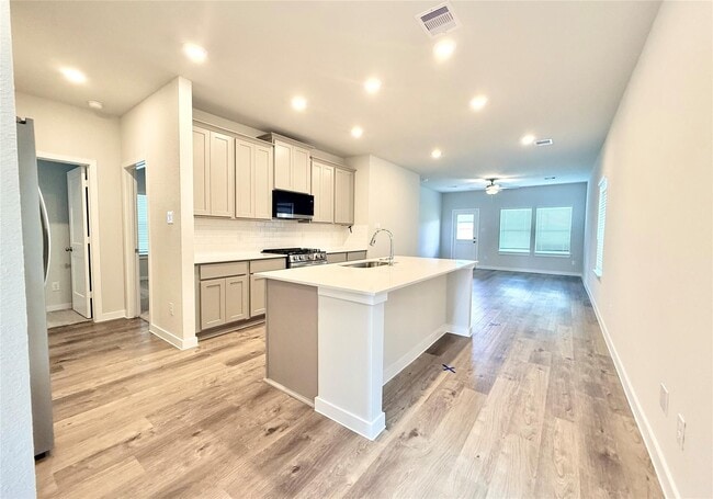 Building Photo - 4015 Crowning Ct