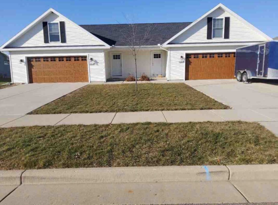 935 Merri Hill Dr, Oregon, WI 53575 House Rental in Oregon, WI