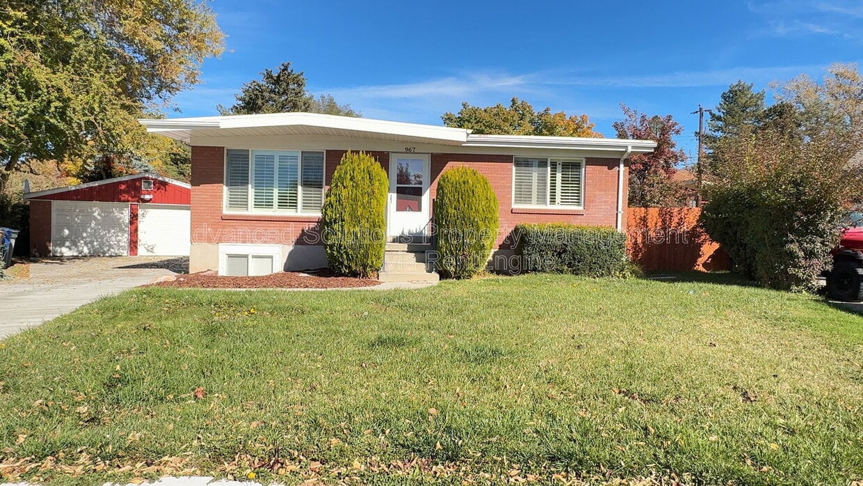 Foto principal - 967 Charlton Cir