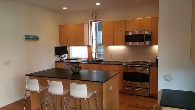 Foto del edificio - 452 Grow Ave NW