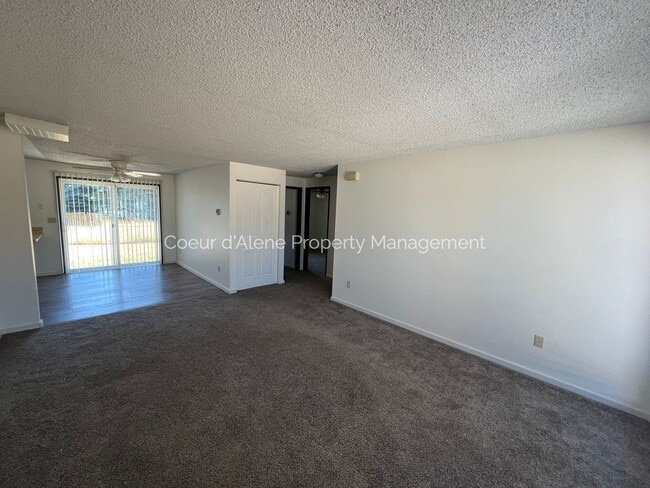 Building Photo - 520 W Golden Sun Ct