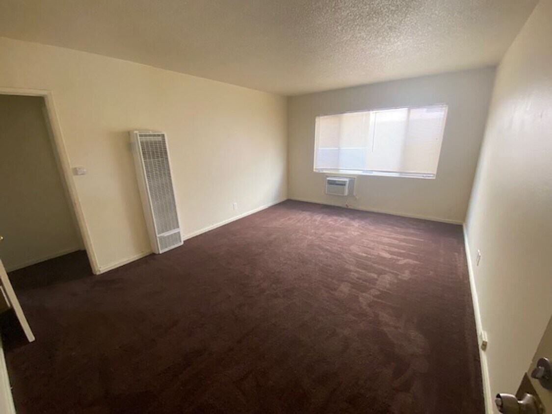 Foto del edificio - 1676 E Kingsley Ave