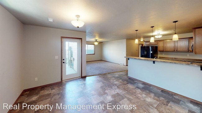 Foto del edificio - 3 br, 2 bath Apartment - 200 Jerry Place