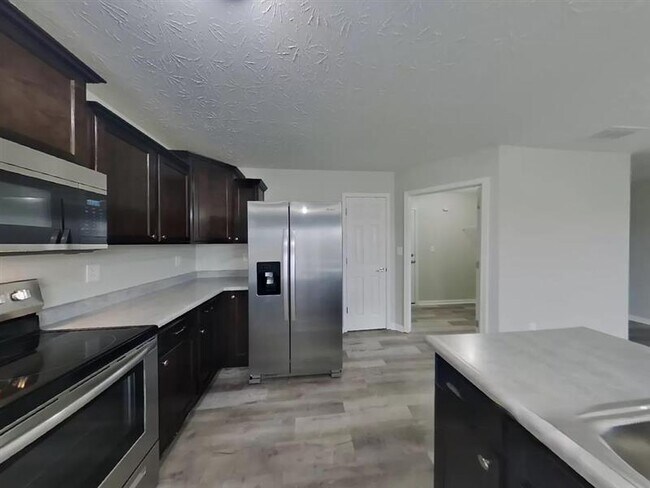 Building Photo - For Rent 3 bedroom 2 bath house