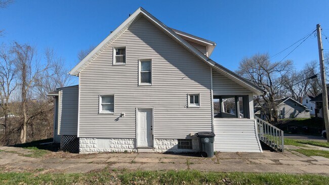 Foto del edificio - 3-Bedroom, 1-Bathroom Single Family Home for Rent in Akron, Ohio