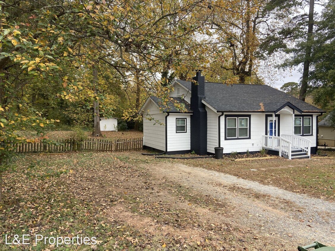 Primary Photo - 3 br, 2 bath House - 205 E Catawba Drive