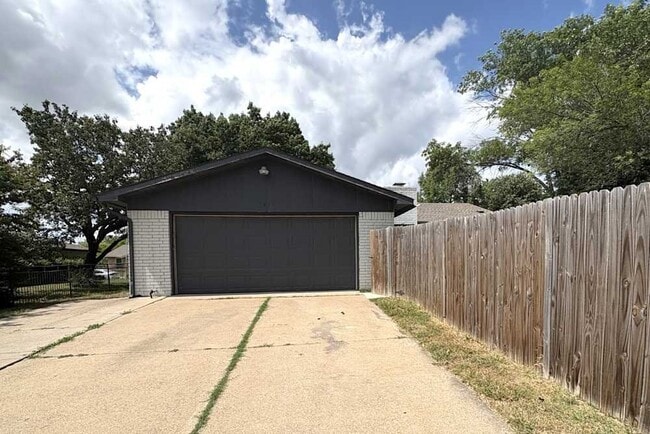 Building Photo - 1816 Butterfield Trail
