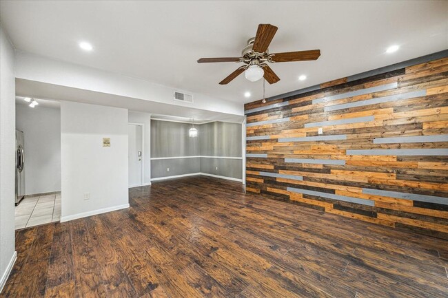 Foto del edificio - 3085 Walnut Bend Ln