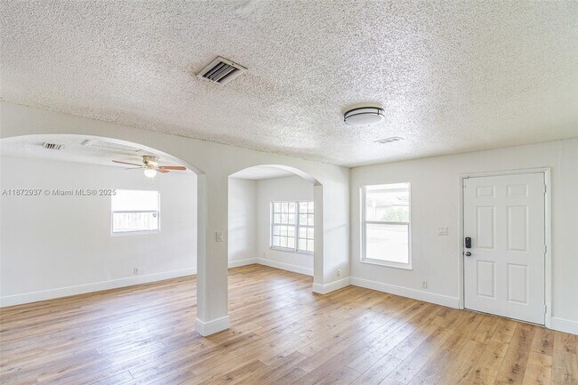 Foto del edificio - 8130 SW 7th Ct
