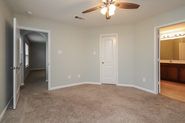 Foto del edificio - 2131 Golden Topaz Dr