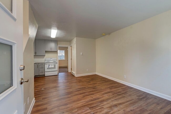 Dining - 2211 Spruce St