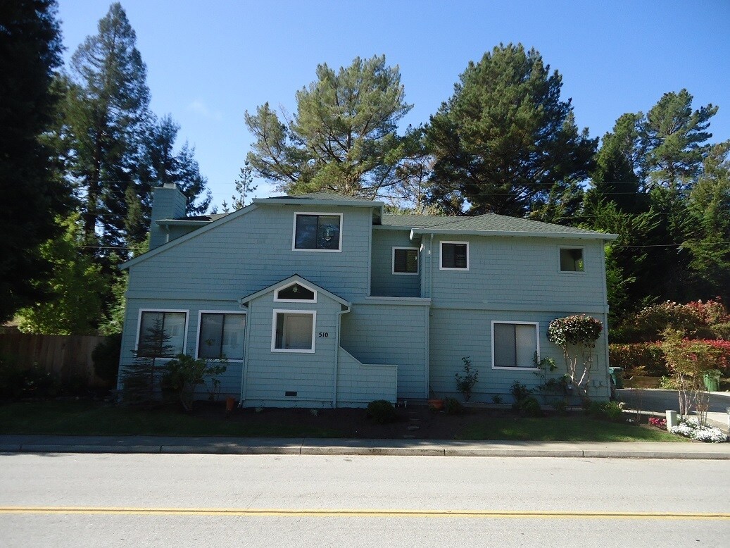 Primary Photo - Beautiful Tri-Level 3Bed, 2.5Bath Located ...
