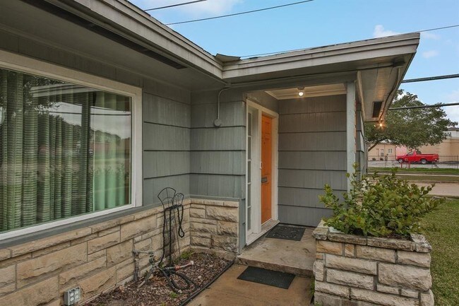 Foto del edificio - 3202 Cloverdale St