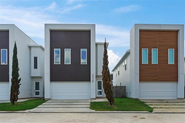 Building Photo - 5509 Paraiso Pl