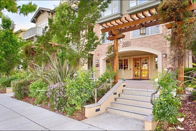 Building Photo - 2881 Meridian Ave