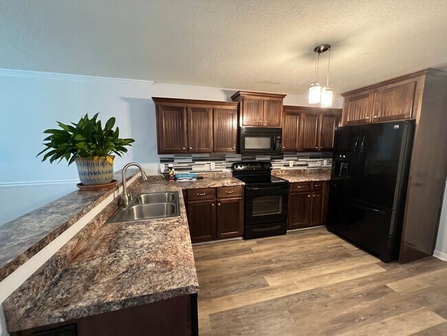 Foto del edificio - 148 Sandalwood Cir.