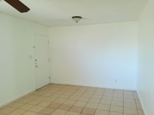 Foto del edificio - 2701 Nemec Unit 3 - 2/Bed 1/Bath - $1050/month
