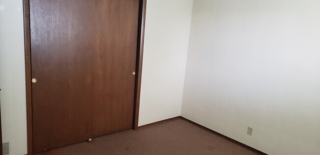 Foto del edificio - 306 E Johnson St