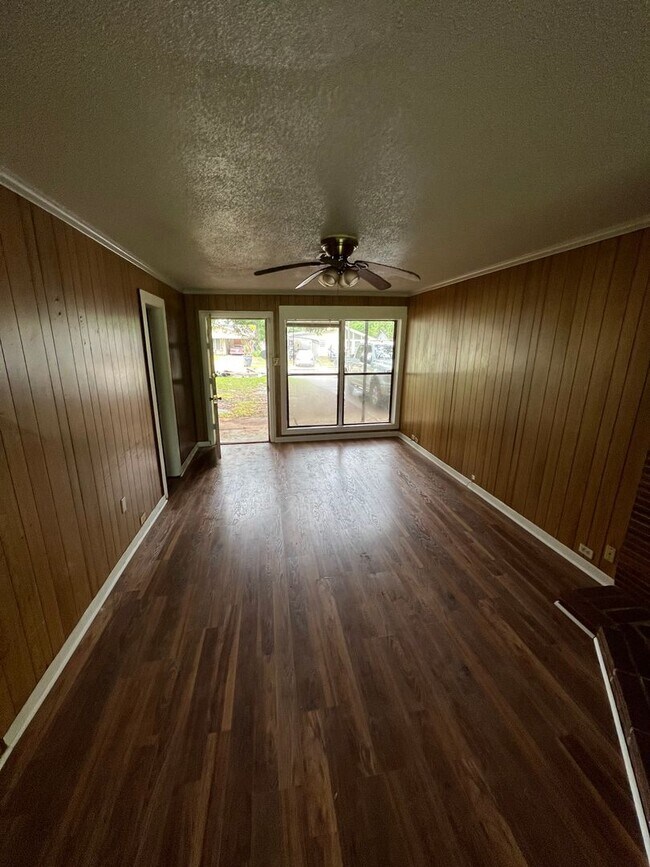 Foto del edificio - 911 Windsor Dr