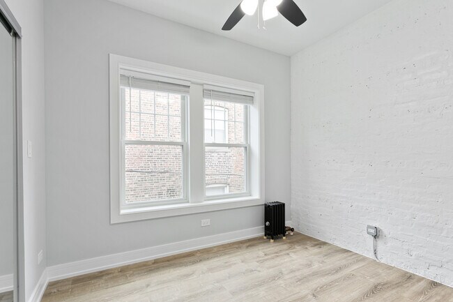 Foto del edificio - 1057 W Glenlake Ave