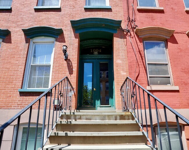 Foto del edificio - 1004 Willow Ave