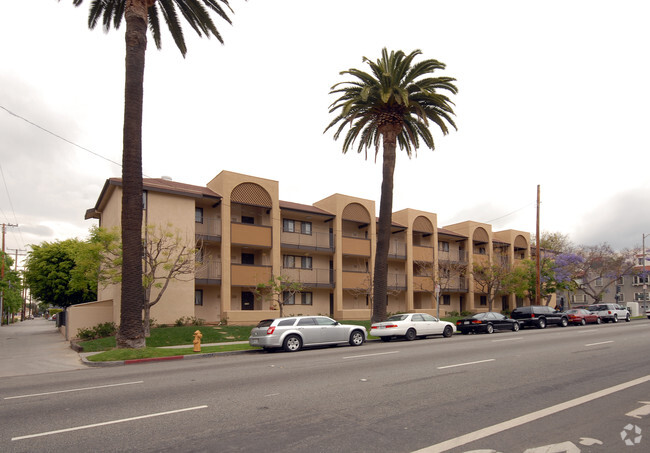 Building Photo - Beachwood Apartments