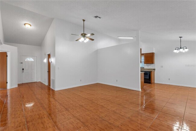 Foto del edificio - 10851 Log House Rd