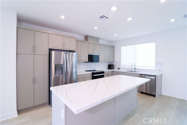 Foto del edificio - 681 S Lyon St