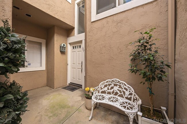 Foto del edificio - 7274 Shoreline Dr