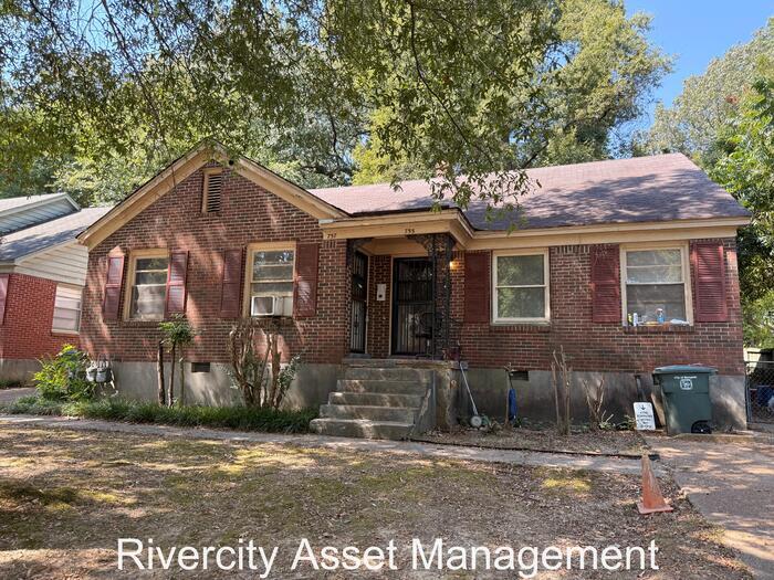 Primary Photo - DUPLEX WITH NICE AMENTIES!!!! Section 8 We...