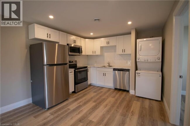 Building Photo - 539 Woodlawn Rd