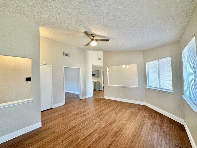 Foto del edificio - LAST MONTH FREE!  Viewable Now!  Small Pet...
