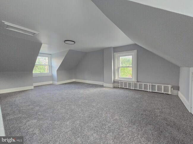 Building Photo - 393 N York St