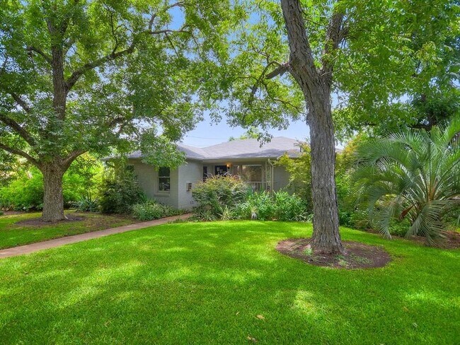 Building Photo - 716 Brownlee Cir