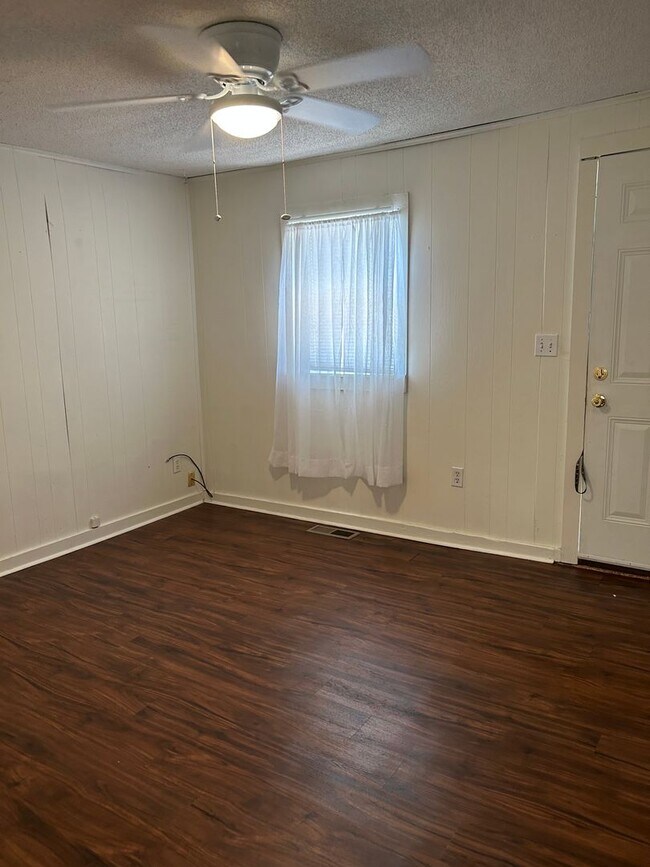 Foto del edificio - Close to town 2 Bedroom 1 Bath