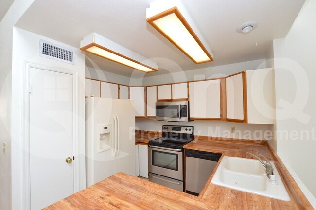 Foto del edificio - 1559 E Drake Dr