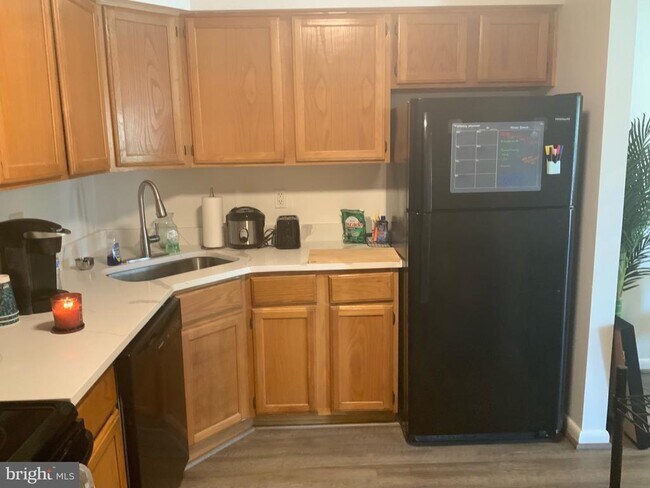 Building Photo - 8750 Cumbria Ct