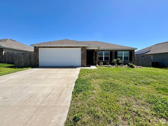 Building Photo - 1751 Forest Dr