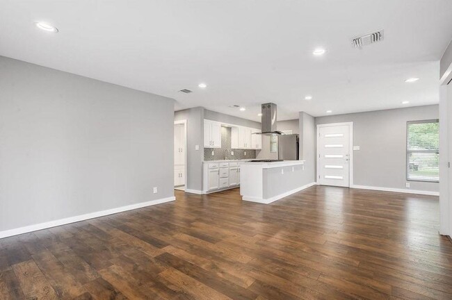Foto del edificio - 7611 Northcrest Blvd