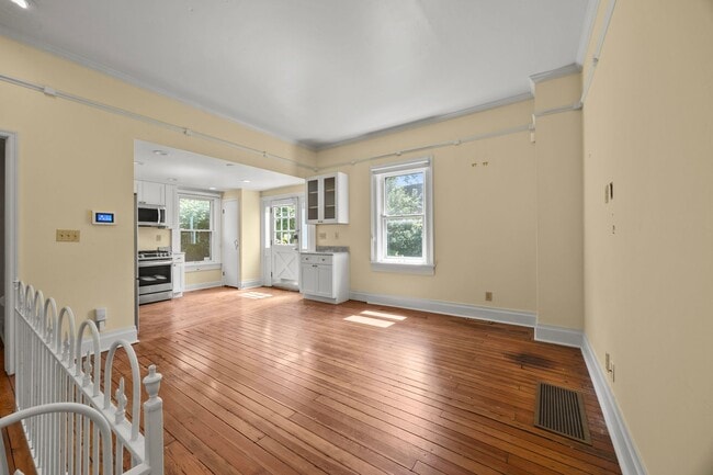 Building Photo - Beautiful German Village Home with Parking and Outdoor Space