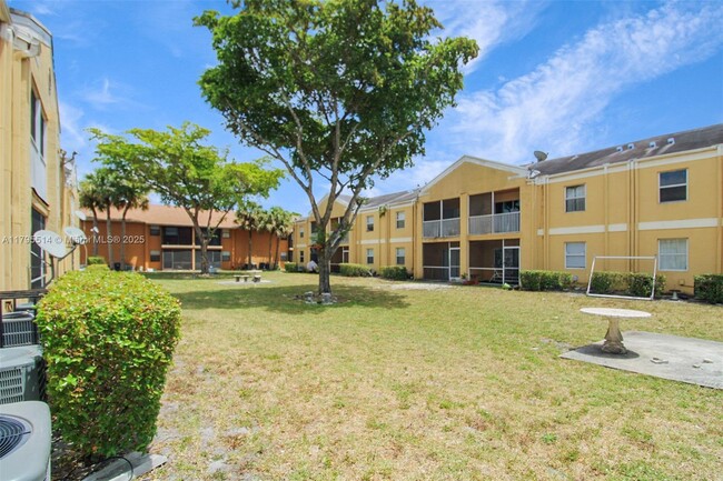 Foto del edificio - 2451 NW 56th Ave