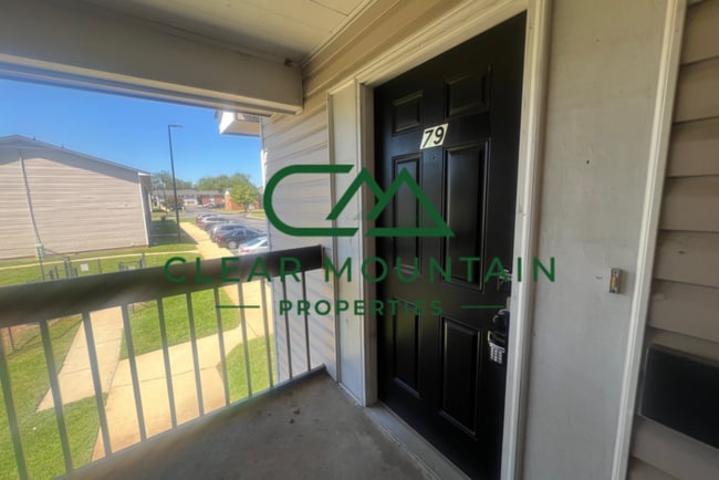 Building Photo - WINTER IS COMING - REDUCED RENT $1075