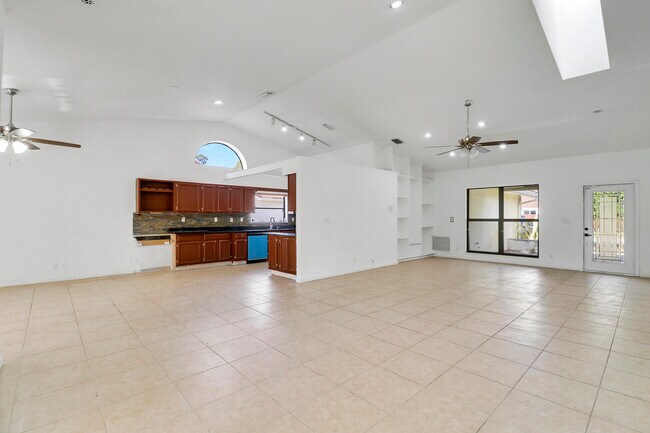 Foto del edificio - 14616 Autumn Ave