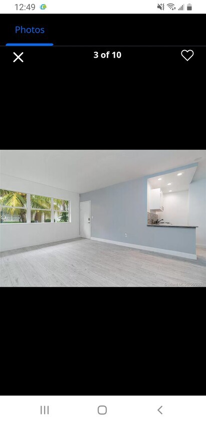 Entrance to livingroom - 1275 Marseille Dr