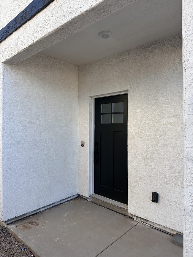 Building Photo - 16049 S Yava Rd